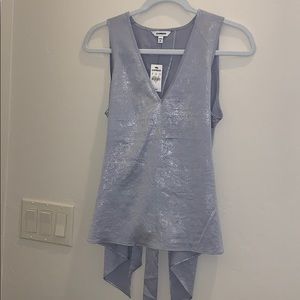 Polyester Express top with subtle shine and tie